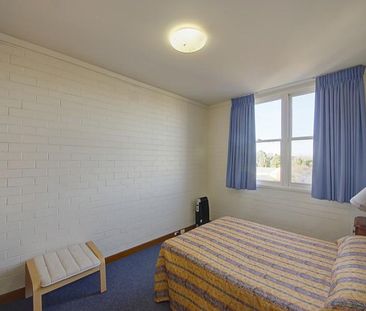 Centrally Located, 2 Bedroom Apartment - Photo 2