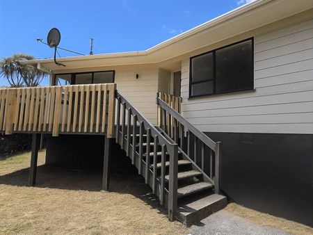 3 Bedrooms on Onedin Pl - Photo 2