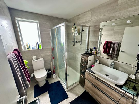 Four Bedroom Blockhouse Bay - Photo 1