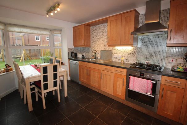 4 bedroom detached house on Purser Drive, Warwick, CV34 6BM - Photo 1