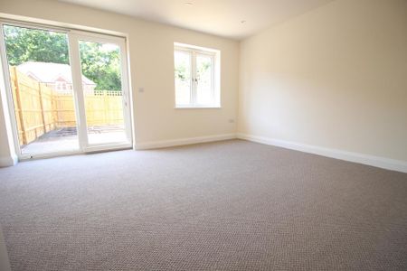3 bedroom semi-detached house to rent - Photo 2