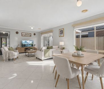 Comfortable Family Living in Lakeside - Photo 1