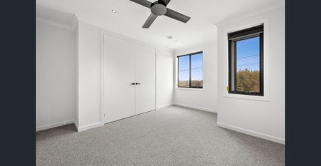 Brand-new impressive home - Photo 2