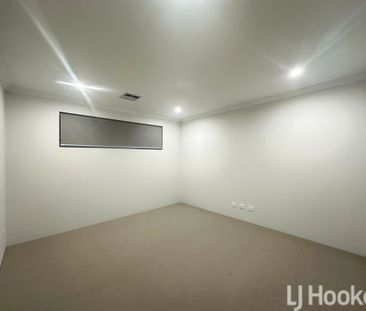 Beachfront Bliss at the End of the Street � Stunning Madora Bay! - Photo 2