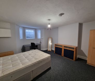 6 Bed Student Accommodation - Photo 6