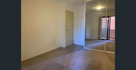 Ultra-spacious apartment in the heart of Rockdale - Photo 3