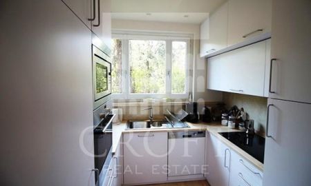 Center-Popolo: Spectacular Villino located in the center of Rome, in an exclusive private, secure park setting. Spacious living room, 4 bedrooms, 4 Baths, large panoramic terrace and gardens, parking. Ref #1910 - Photo 4