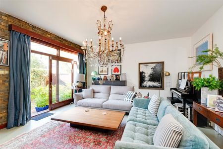 Wavel Mews, South Hampstead, London - Photo 2