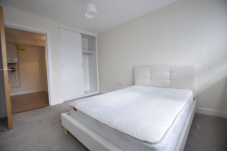 3 bed flat to rent in Vandale House, BH1 - Photo 3