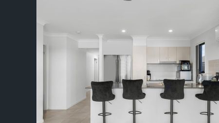 Spacious Family Home In Park Ridge! - Photo 2