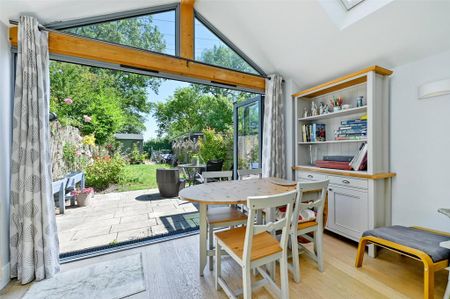 3 bedroom terraced house to rent - Photo 2