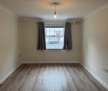 Gatehouse Court, Taunton - Photo 2
