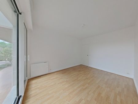 Location Appartement 4 pièces 87m² ST GERMAIN EN LAYE 78100 - Photo 2