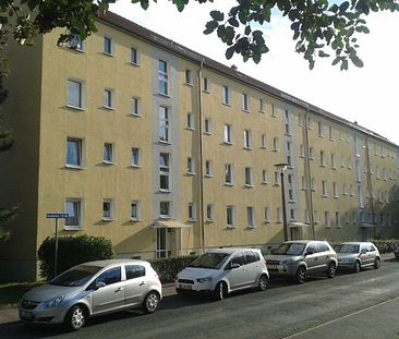 Wohnung sucht neue Mieter! 3-Raumwohnung im 1.OG mit Balkon in Merseburg Nord - Foto 1