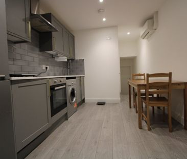 1 Bed Flat, Parkgate Road, SW11 - Photo 6
