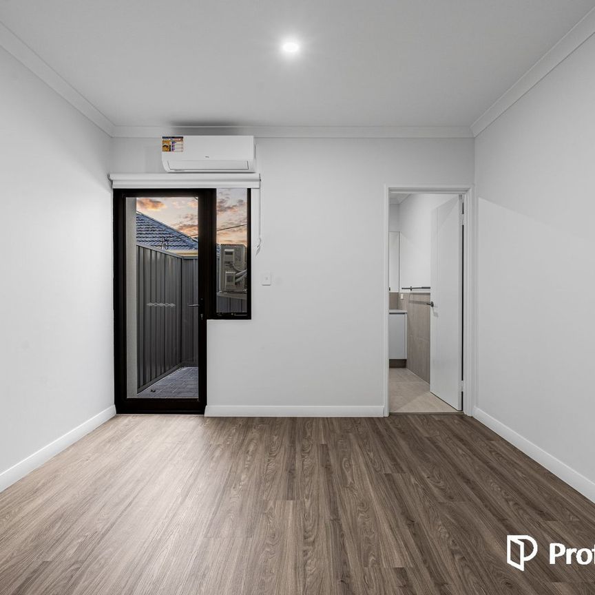 Brand New Street Front Villa! - Photo 1
