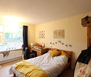 4 bedroom semi-detached house to rent - Photo 4