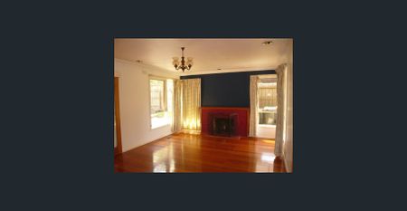 Convenient family home in the heart of Burwood - Photo 2