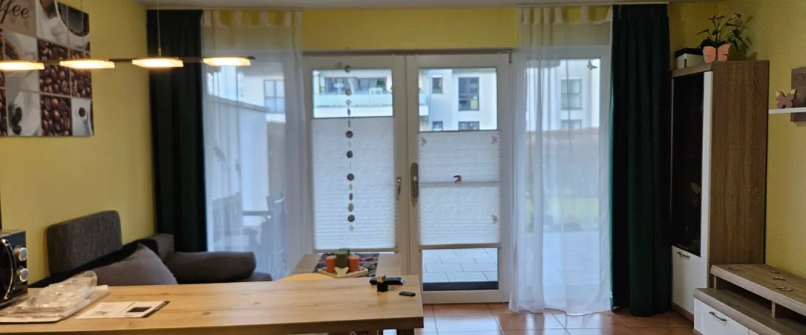 Möbliert & rollstuhlgerecht: moderne EG-Wohnung mit Terrasse & Garten zu vermieten - Photo 1