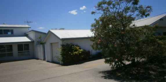modern two bedroom unit - Photo 2