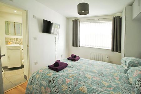 2 bedroom flat to rent - Photo 4