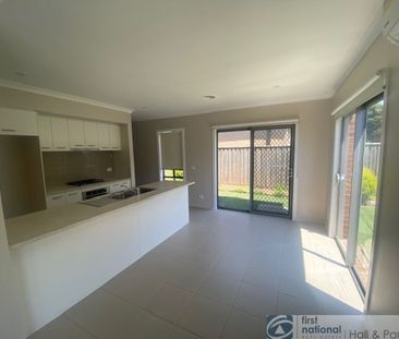 18 Kalbian Drive, Clyde North - Photo 4