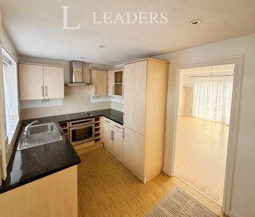 2 bedroom mid-terrace to rent Merstham Drive, Cann Hall - Photo 1