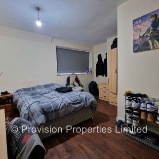 2 Bedroom Flats in Leeds - Photo 1