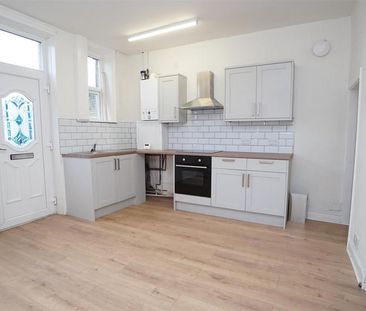 3 bedroom end of terrace house to rent - Photo 1