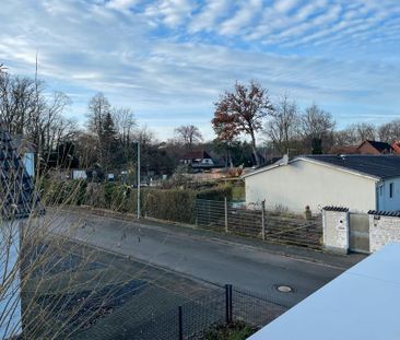 Moderne Wohnung mit Dachterrasse und Küche und Carport - Photo 1