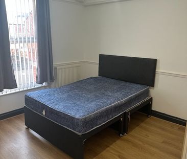 Room in a Shared House, Deansburn Road, L13 - Photo 3