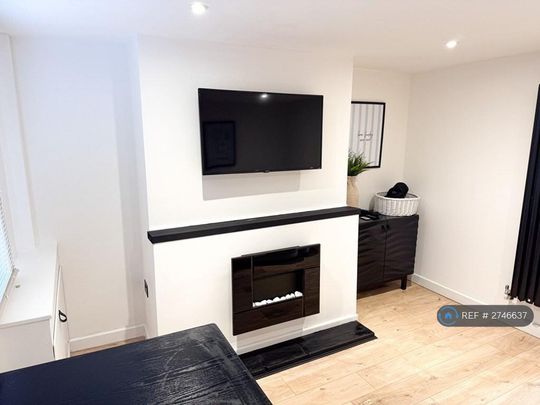 2 bedroom end of terrace house to rent - Photo 1