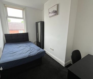 Room in a Shared House, Croft Street, M7 - Photo 2