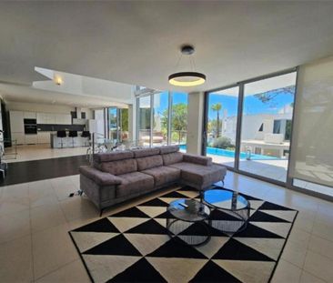 5 room luxury Villa for rent in Marbella, Andalusia - Photo 3