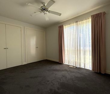 SINGLE LEVEL LIVING POSITIONED PERFECTLY - Photo 5