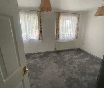 4 Bed Semi-Detached House, Sycamore Close, CR2 - Photo 1