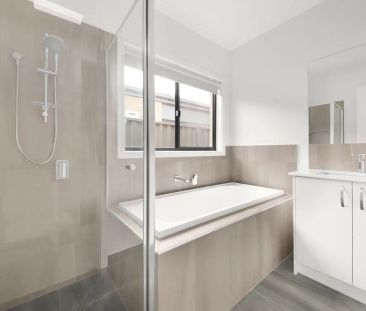 “A Beautiful house available for lease!” - Photo 4