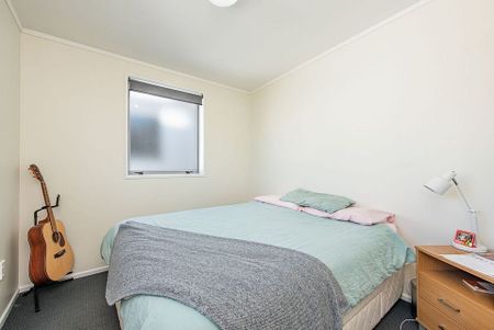 3 bdrm townhouse + carport **SHORT TERM TENANCY** - Photo 4