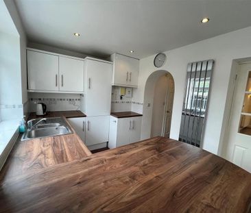 3 bedroom semi-detached house to rent - Photo 6