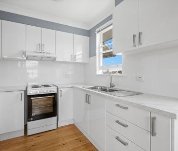 Comfortable Family Home in a Convenient Location - Photo 3