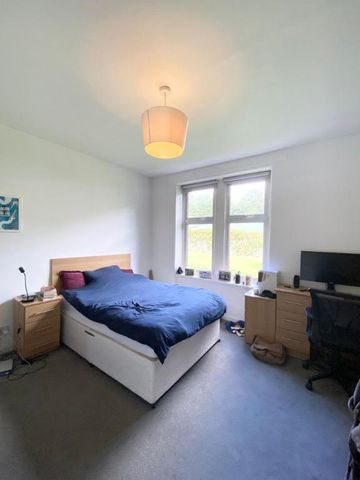 3 bedroom flat to rent - Photo 2