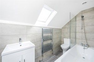 Huron Road, London, SW17 - Photo 3