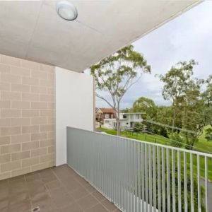 MGM MARTIN - SPLIT LEVEL TWO BEDROOM APARTMENT - Photo 3