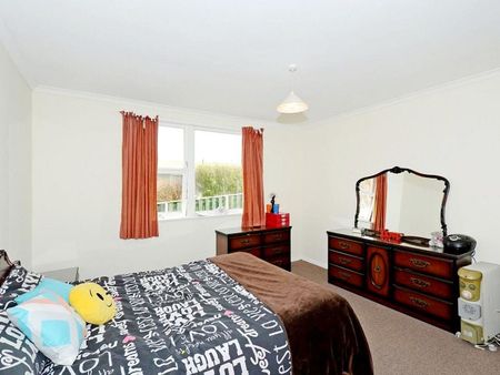 CLOUSTON PARK 2 BEDROOM - Photo 5
