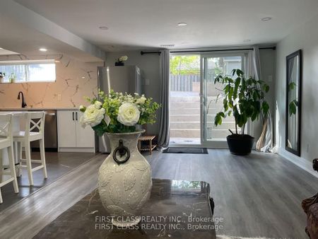 Detached Home For Lease | N8142372 - Photo 4