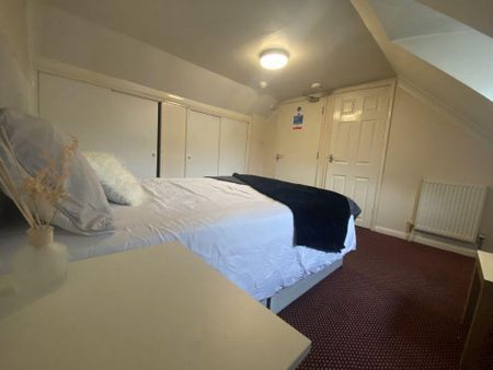 1 bedroom in a house share to rent - Photo 3