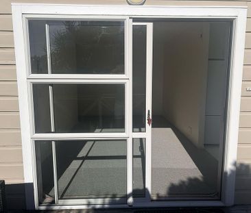 Private one bedroom flat with great sun! - Photo 1