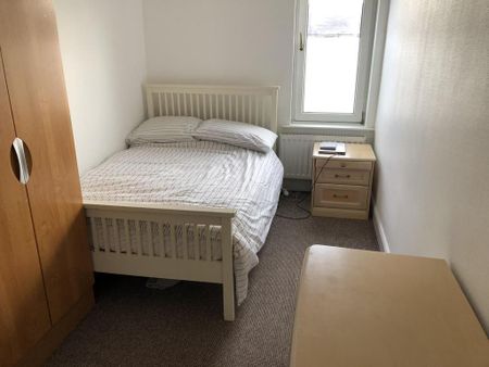 4 bedroom house to rent - Photo 3