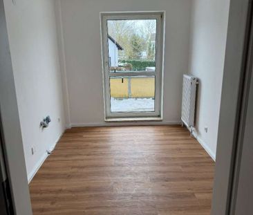 Erstbezug nach Sanierung! Großzügige 3-Zimmer-Wohnung zu vermieten! - Photo 2