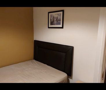 3 Bed Semi-Detached House, Mallow Street, M15 - Photo 2